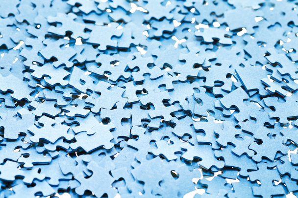 Haufen zerlegter blauer Puzzleteile - Foto, Bild
