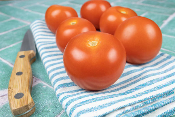 knife and fresh tomatoes on the table - 写真・画像