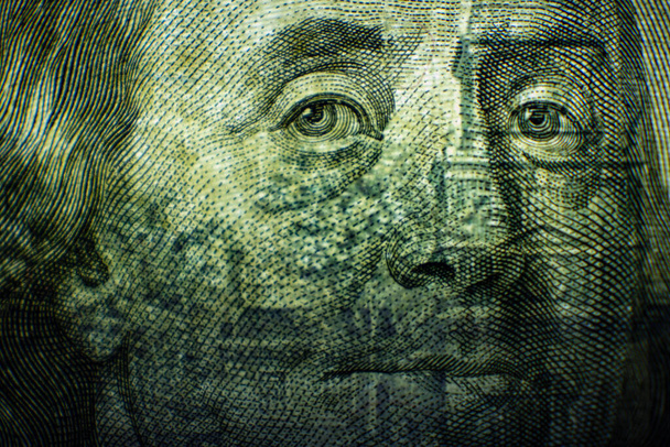 Fragment einer 100-Dollar-Banknote mit sichtbaren Details der Banknotenrückseite für Designzwecke - Foto, Bild