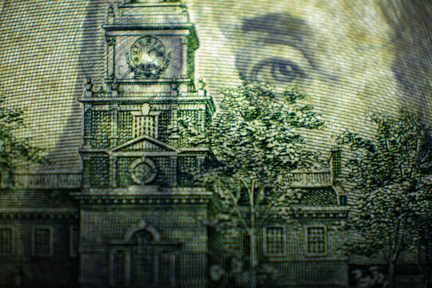 fragmento de billete de 100 dólares con detalles visibles del reverso del billete con fines de diseño - Foto, imagen