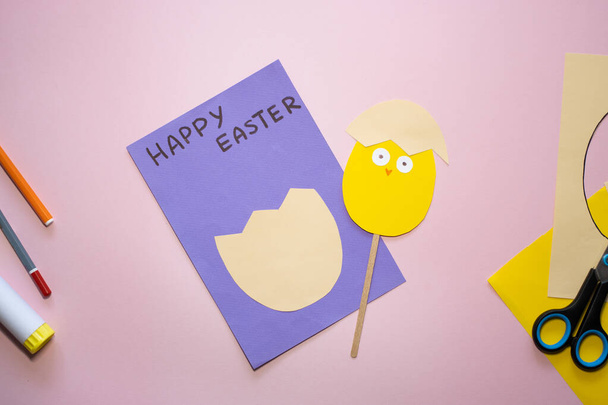 Easter greeting card in egg shape. How to make childrens paper craft. Step 12. Simple creative art project. Step by step instructions. Homemade easy paper applications. DIY concept. - Фото, изображение