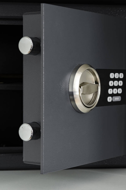 The door of the safe for money and securities with a digital lock - Foto, Imagen