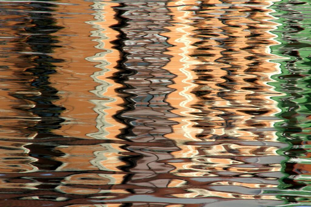 Отражение в воде - Фото, изображение