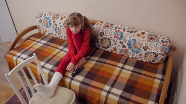 Little Girl Leg Plaster - Footage, Video