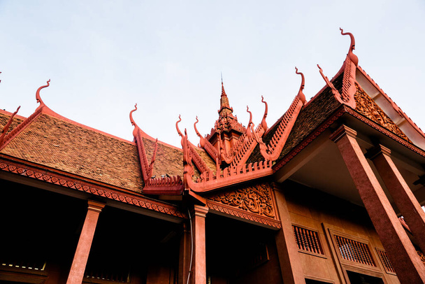 Phnom Penh, Phnom Penh - Cambogia - 8 novembre 2016: Immagine dei dettagli dell'architettura del Museo Nazionale della Cambogia. - Foto, immagini