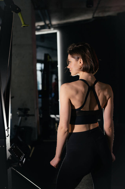 Portrait of Confident Brunette Woman Wearing Performance Wear in Gym - Foto, immagini