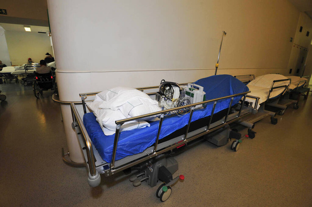 Occupazione di letto e letto d'ospedale nell'assistenza sanitaria e nel sistema medico - Foto, immagini