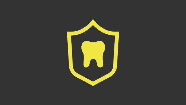 Icône de protection dentaire jaune isolée sur fond gris. Dent sur le logo du bouclier. Animation graphique de mouvement vidéo 4K - Séquence, vidéo