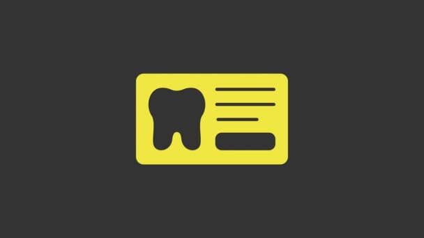 Appunti gialli con tessera dentale o icona della cartella clinica del paziente isolata su sfondo grigio. Assicurazione dentistica. Rapporto della clinica dentistica. Animazione grafica 4K Video motion - Filmati, video