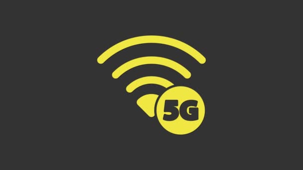 Gelbe 5G neue drahtlose Internet-Wifi-Verbindung Symbol isoliert auf grauem Hintergrund. Globale Hochgeschwindigkeitsverbindungstechnologie für Datenraten. 4K Video Motion Grafik Animation - Filmmaterial, Video