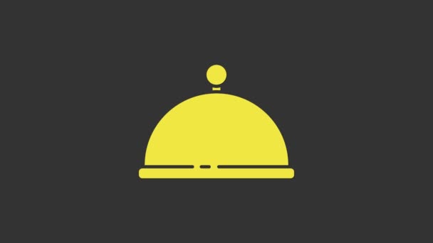 Amarillo Cubierto con una bandeja de alimentos icono aislado sobre fondo gris. Bandeja y tapa. Restaurante cloche con tapa. Símbolo de utensilios de cocina. Animación gráfica de vídeo 4K - Imágenes, Vídeo