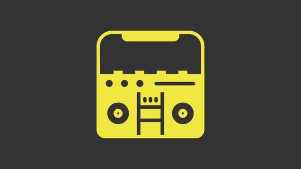 Yellow Home estéreo con dos altavoces icono aislado sobre fondo gris. Sistema de música. Animación gráfica de vídeo 4K - Metraje, vídeo