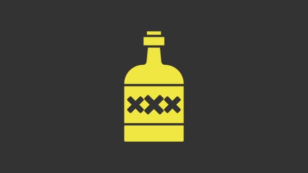 Желтая иконка бутылки текилы выделена на сером фоне. Мексиканский алкоголь. Видеографическая анимация 4K - Кадры, видео
