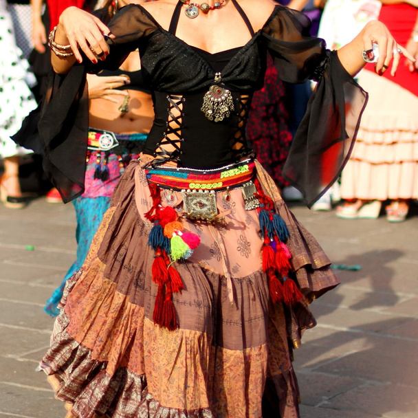 χορευτές φλαμένκο εμπειρογνωμόνων και ισπανικό χορό - Φωτογραφία, εικόνα