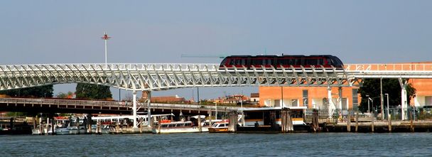 Monorail pour transporter les touristes
 - Photo, image