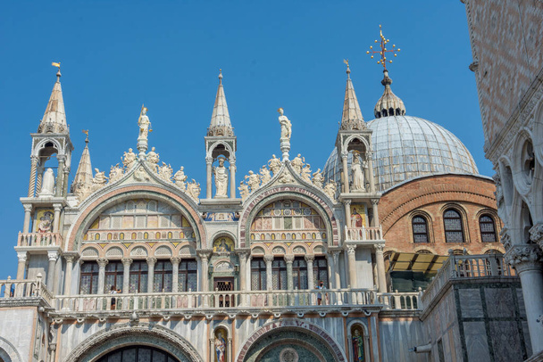 découverte de la ville de Venise et ses petits canaux et ruelles romantiques, Italie - Photo, image