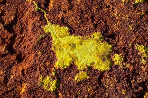 Dallol es un volcán activo en la cuenca del Danakil en el noreste de Etiopía, cerca de la frontera con Eritrea. El volcán es conocido por sus paisajes extraterrestres específicos que recuerdan a la superficie de Io el satélite del planeta Júpiter África - Foto, Imagen