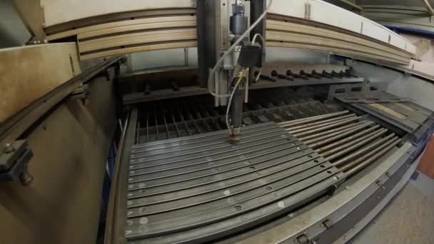 "Σύγχρονη βιομηχανική CNC λέιζερ αυτοματοποιημένη μηχανή - Πλάνα, βίντεο