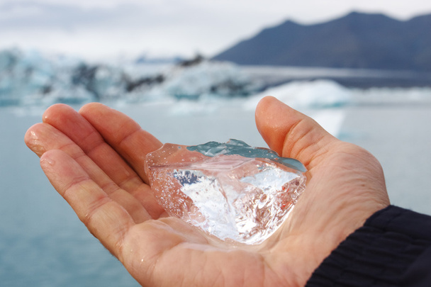 Un morceau de glace glaciaire
 - Photo, image