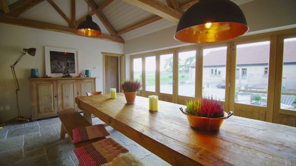 Zona de comedor en una casa de campo con estilo
 - Metraje, vídeo