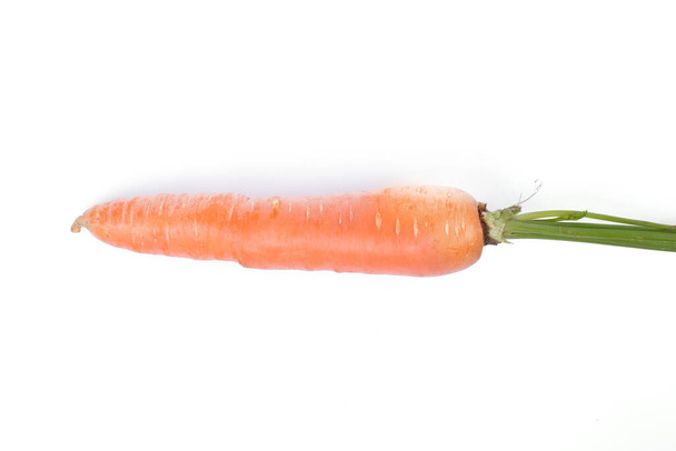 Deliciosa zanahoria sobre un fondo blanco - Foto, Imagen