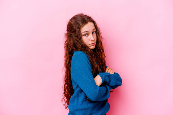 Little caucasian girl isolated on pink background tired of a repetitive task. - Fotografie, Obrázek