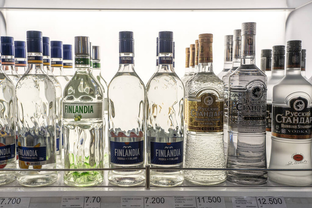 Muscat, Oman - january 19, 2020 : Bottles of vodka Finlandia and vodka Russian Standard on a shelf in duty free shop airport in Muscat, Oman - Zdjęcie, obraz