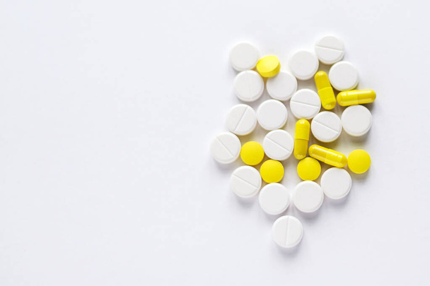 white pill smedicine macro - medical background, closeup of yellow, white pills - Photo, image