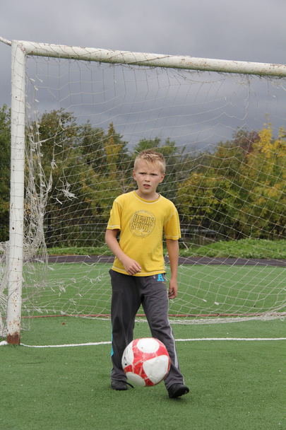 Athletic boy on the football field - Fotografie, Obrázek