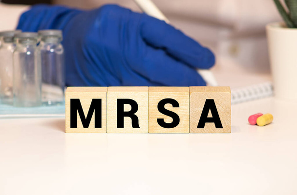MRSA Meticylina oporna Staphylococcus Aureus Infection Medicine Concept. - Zdjęcie, obraz