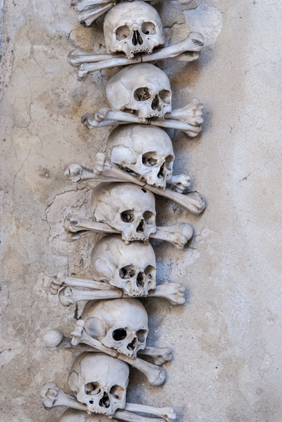 頭蓋骨と骨、インテリア セドレツ納骨堂クトナー ・ ホラ、チェコ共和国 - 写真・画像