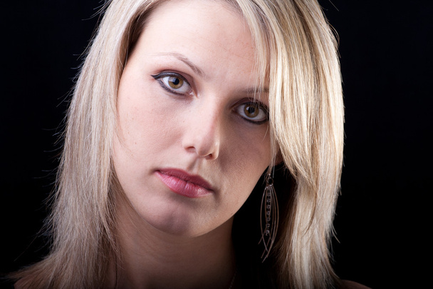 Portrét atraktivní mladé ženy - Fotografie, Obrázek
