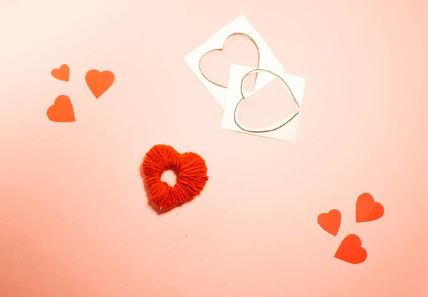 Adım adım ponpon kalp yapıyorum. Sevgililer günü hediyesi. Düz konum rehberi  - Fotoğraf, Görsel