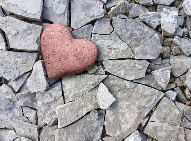 серцеві скелі галька розбилася розлучення валентинки день фон перебування тиск переносить емоції психологічні почуття 3d рендеринг
 - Фото, зображення