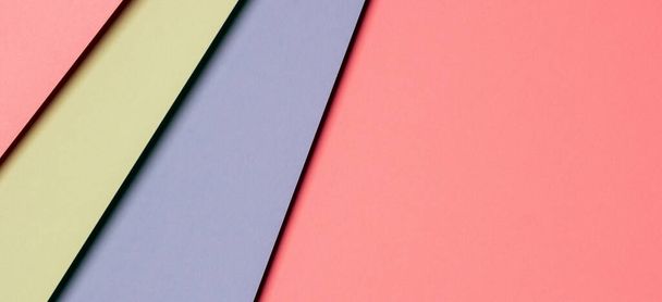 Absztrakt színes papír textúra háttér. Minimális geometriai formák és vonalak világoskék, pasztell rózsaszín, zöld színekben - Fotó, kép