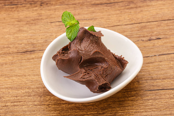 Chocolate untado con crema nazelnut - Foto, imagen