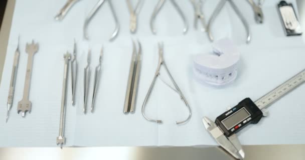 Strumenti dentali per il trattamento ortodontico - Filmati, video