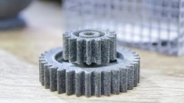 Objekt vytištěný na prášku 3D tiskárna zblízka z polyamidového prášku - Záběry, video