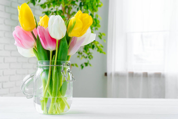 Bouquet of fresh flowers on a table, close up - Фото, зображення