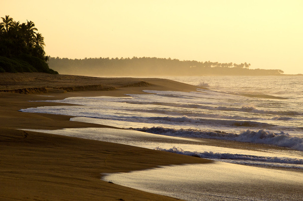Ανατολή του ηλίου στην παραλία - Φωτογραφία, εικόνα