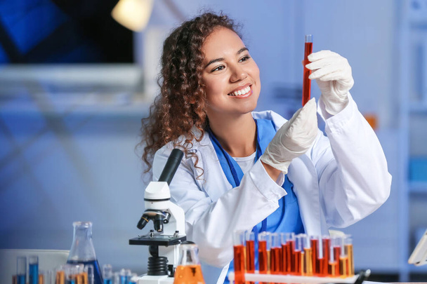 Female scientist working with samples in laboratory - Photo, Image