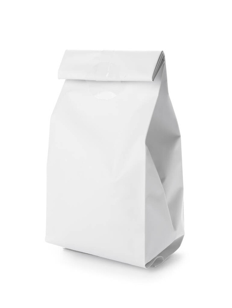 τσάντα καφέ σε λευκό φόντο - Φωτογραφία, εικόνα