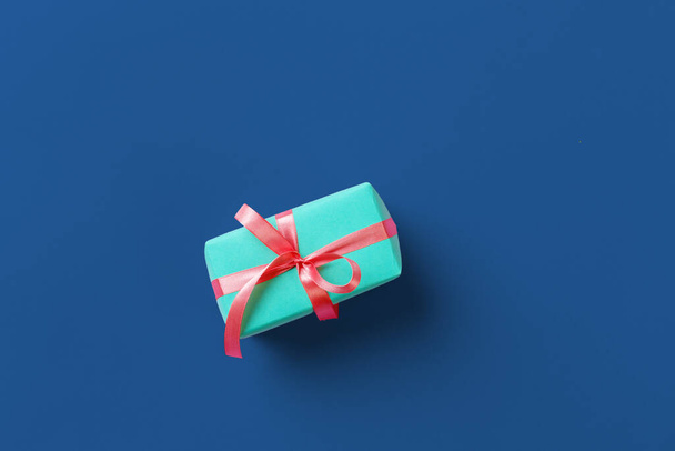 Gift box on classic blue background top view - Foto, Imagem