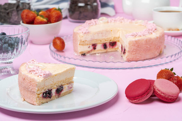 Homemade cream layer biscuit cake with strawberry - Photo, image