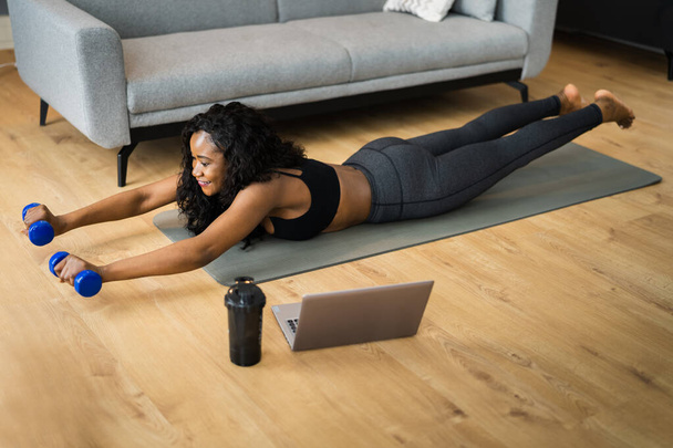 Online TV Home Fitness Workout And Exercise - Fotografie, Obrázek