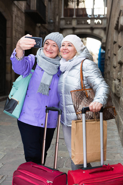 Senior females travelers taking selfie - Fotoğraf, Görsel