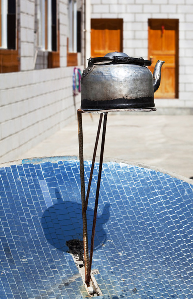 Чайник на сонячній кухні
 - Фото, зображення