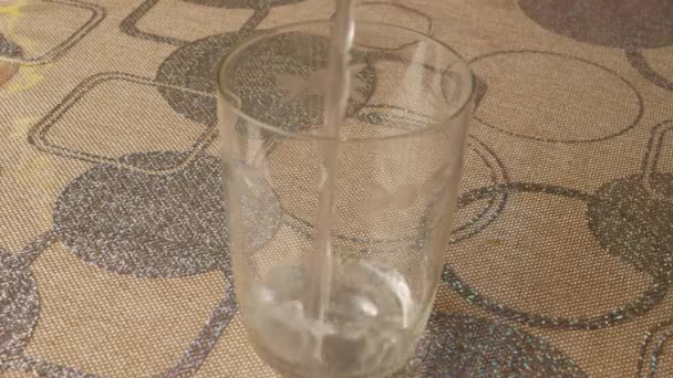 agua en un vaso - Imágenes, Vídeo