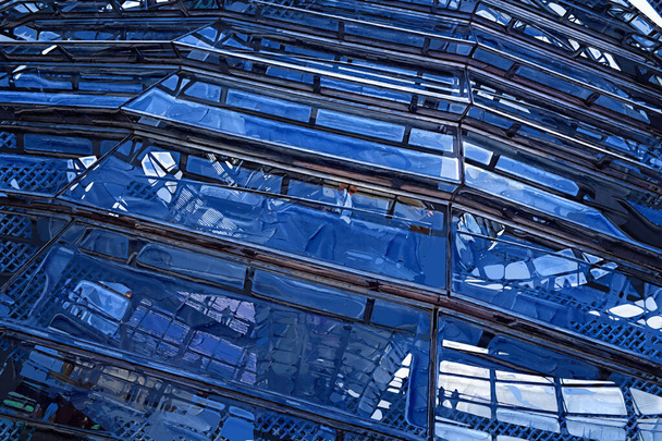 Berlin Deutschland, Dachterrasse und beleuchtete Glaskuppel des Reichstagsgebäudes - Foto, Bild