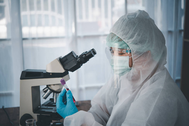 Vědci zkoumají vakcíny proti virům v laboratoři medicínské vědy vzdělávání v laboratoři. - Fotografie, Obrázek